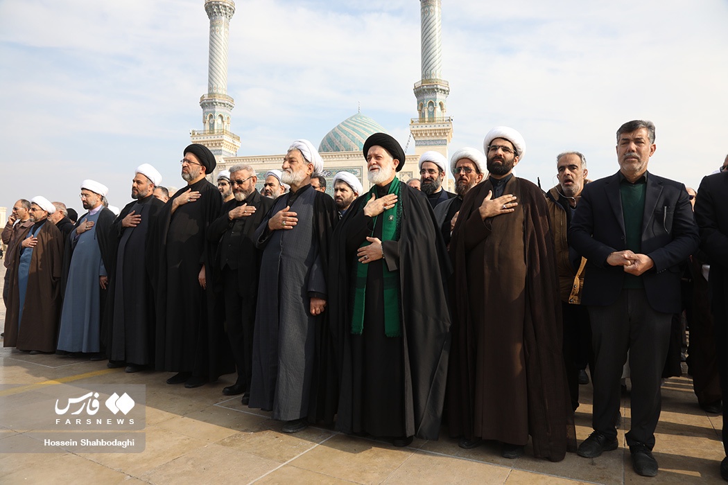 عکس/ دسته خادمان حضرت معصومه(س) در روز شهادت امام موسی کاظم(ع)