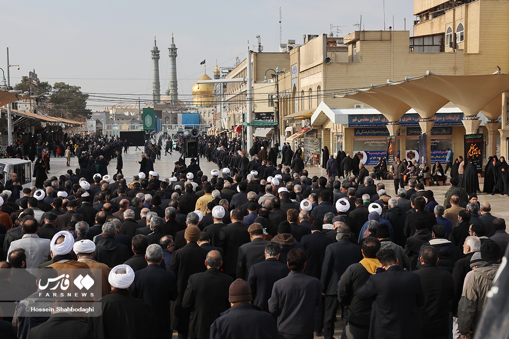 عکس/ دسته خادمان حضرت معصومه(س) در روز شهادت امام موسی کاظم(ع)