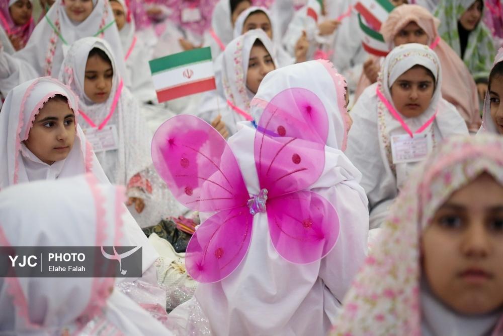 عکس/ جشن تکلیف دانش آموزان دختر در رشت