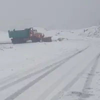 تداوم بارش برف و باران در راه‌های البرز؛ معابر لغزنده است