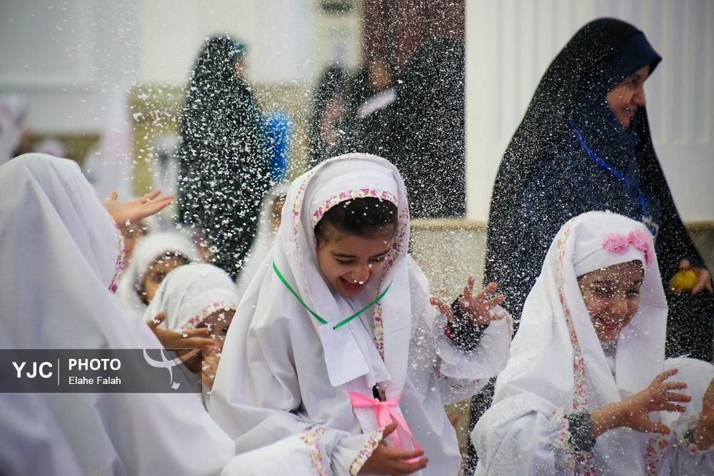 عکس/ جشن تکلیف دانش آموزان دختر در رشت