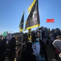 عکس شهید «سیدحسن نصرالله» در مقابل خانه شهید «یحیی سنوار» 