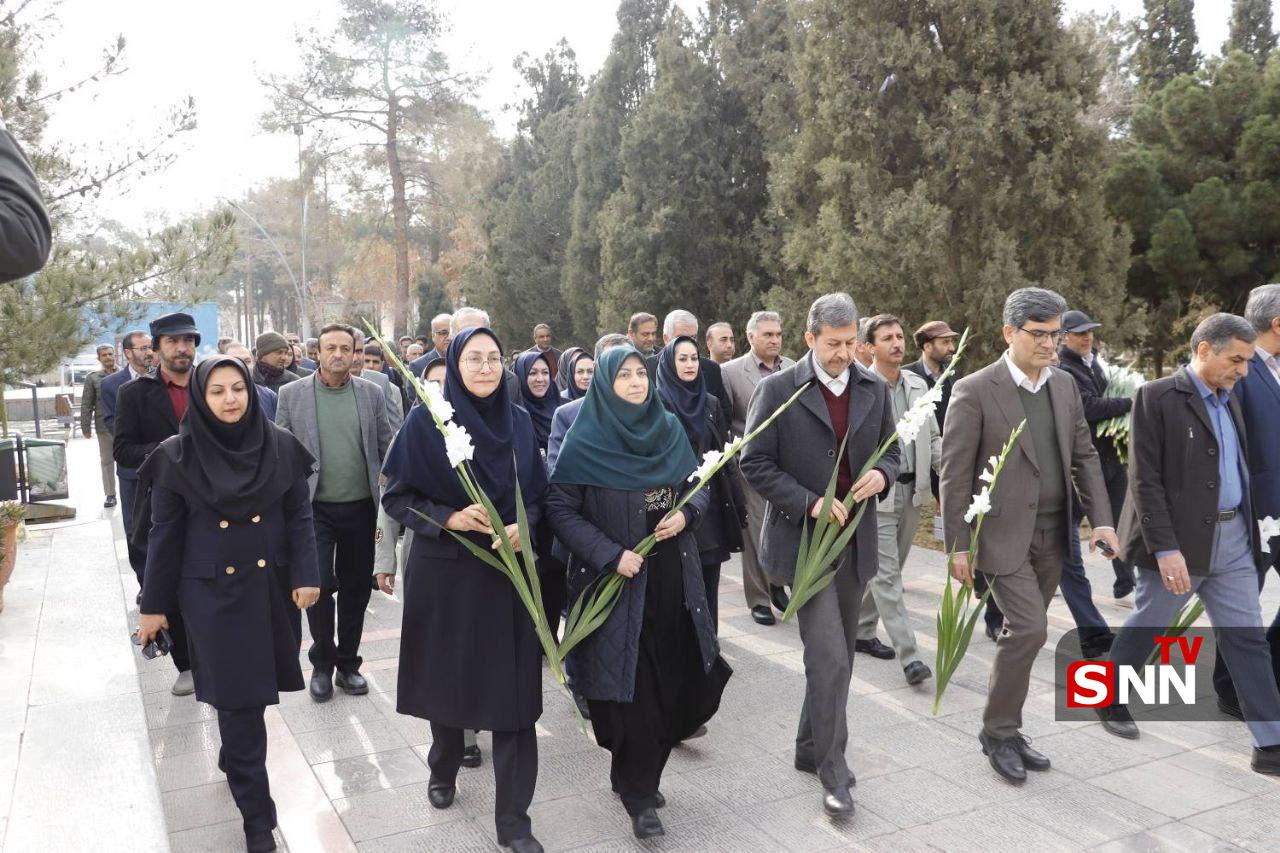 ادای احترام رئیس سازمان محیط‌زیست به مقام شامخ شهدای اصفهان