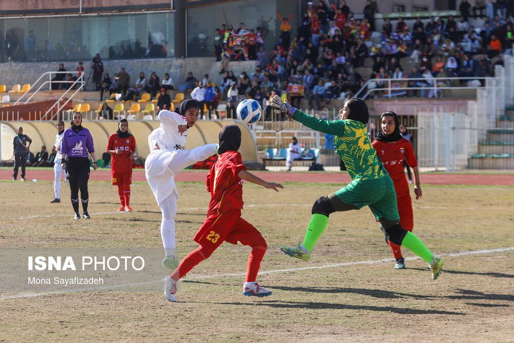 لیگ یک فوتبال زنان بازی فولاد خوزستان و پرسپولیس تهران