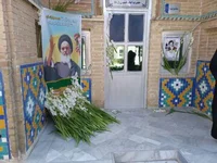 حجره طلبگی امام خمینی (ره)در حوزه علمیه اراک گلباران شد