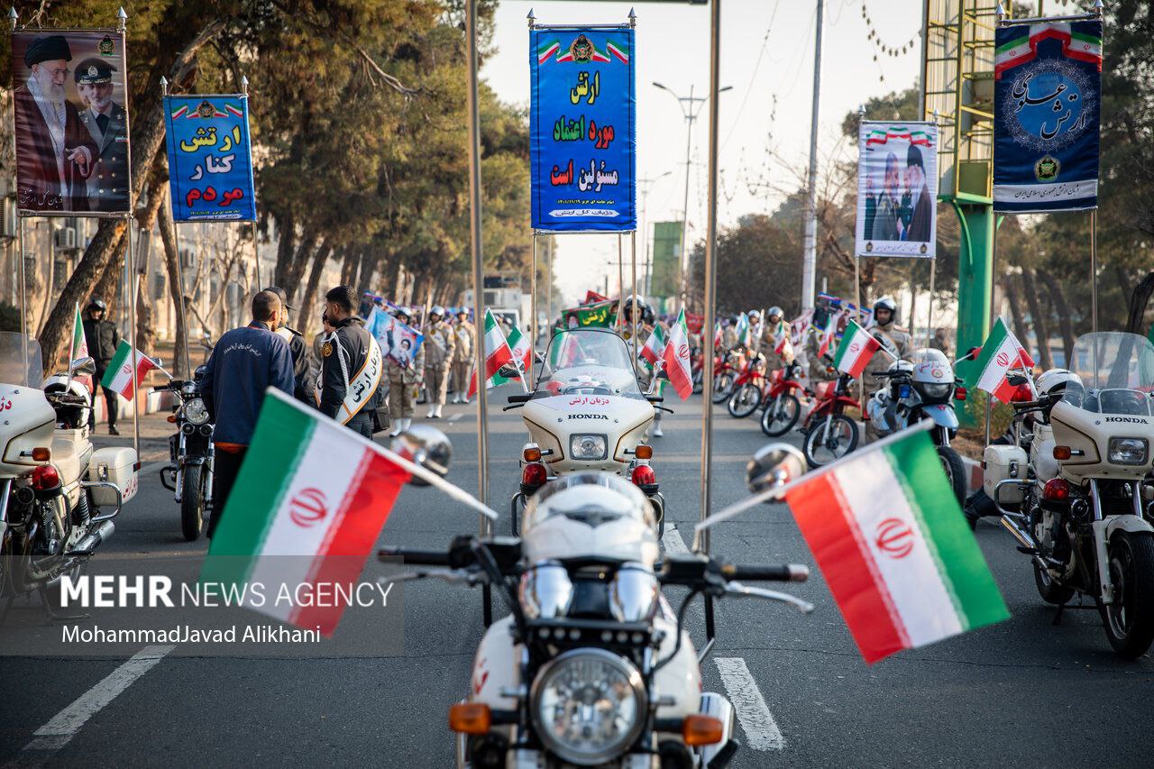 عکس/ رژه موتورسواران به مناسبت آغاز دهه فجر انقلاب اسلامی