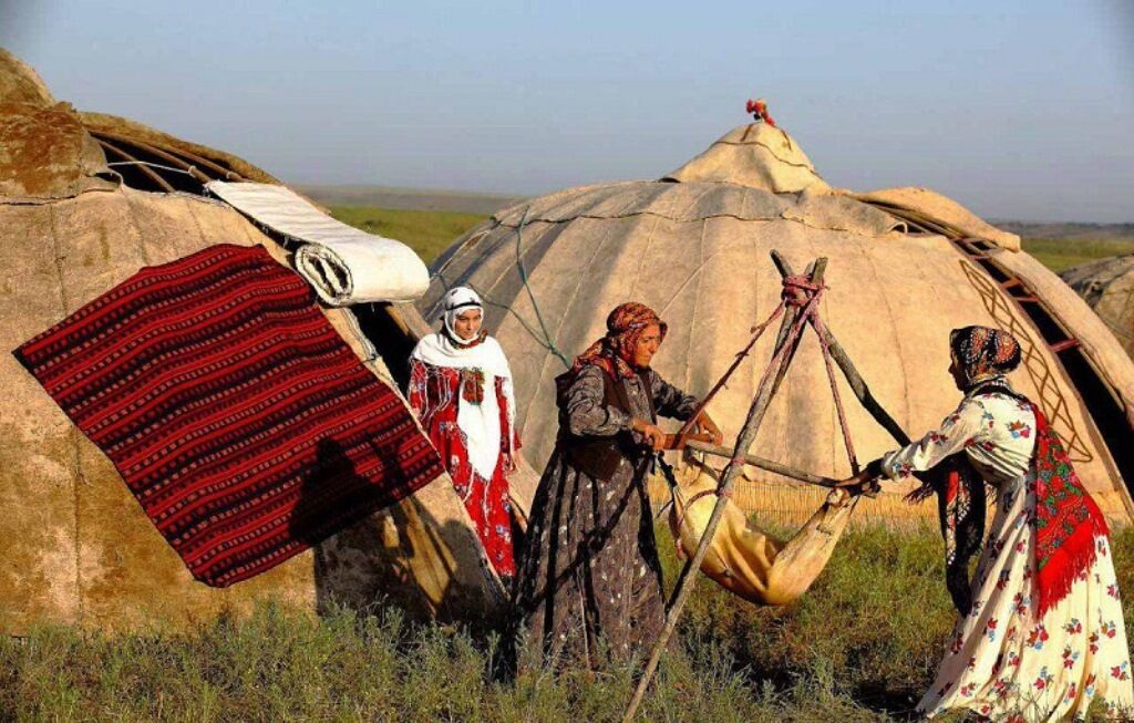 همزمان با دهه فجر اسکان عشایر باراشلو در فسا آغاز شد