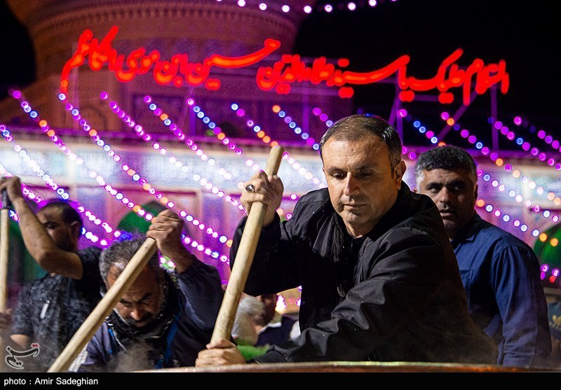 عکس/ پخت ۱۵ هزار کیلوگرم سمنو شیرازی