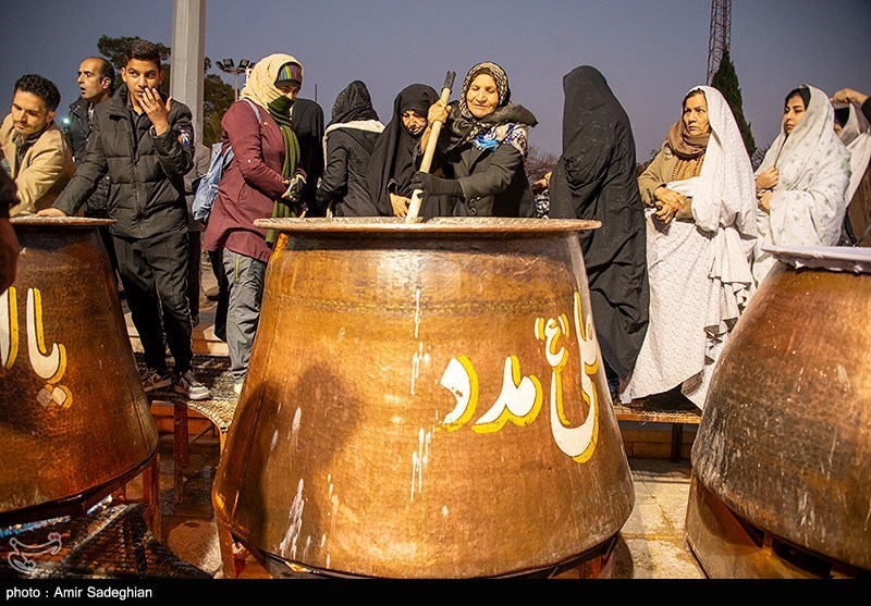 عکس/ پخت ۱۵ هزار کیلوگرم سمنو شیرازی