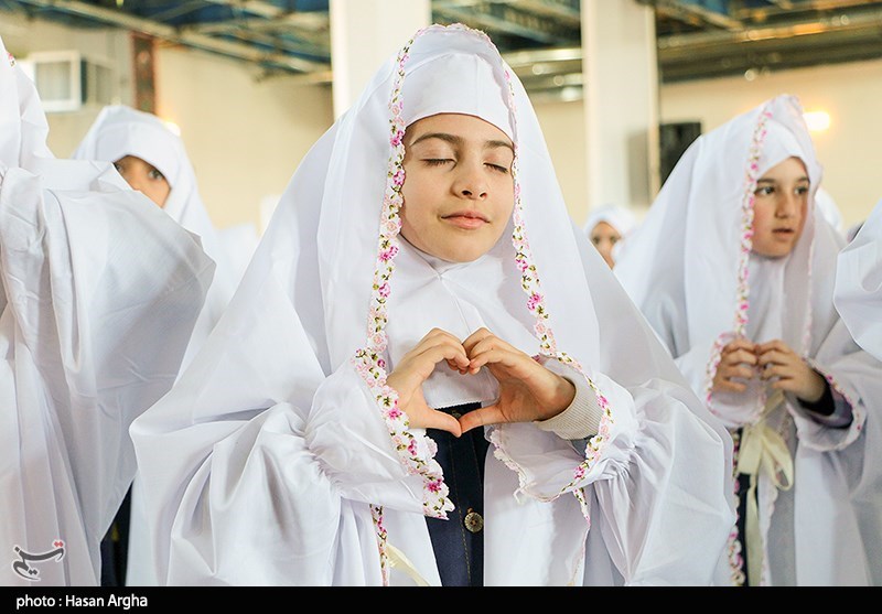 جشن تکلیف ۵۰۰ دانش‌آموز دختر زنجانی  