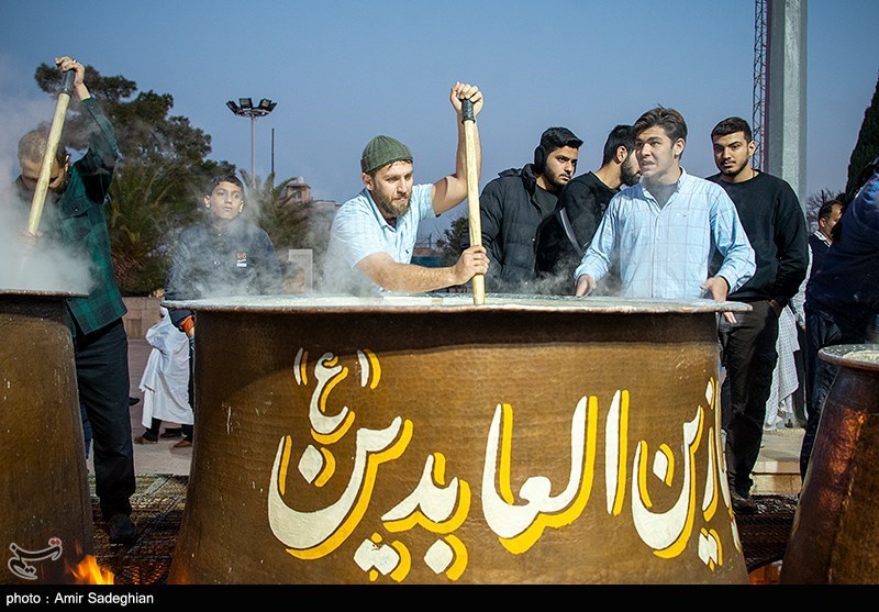 عکس/ پخت ۱۵ هزار کیلوگرم سمنو شیرازی