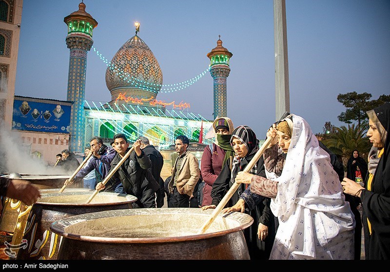 عکس/ پخت ۱۵ هزار کیلوگرم سمنو شیرازی