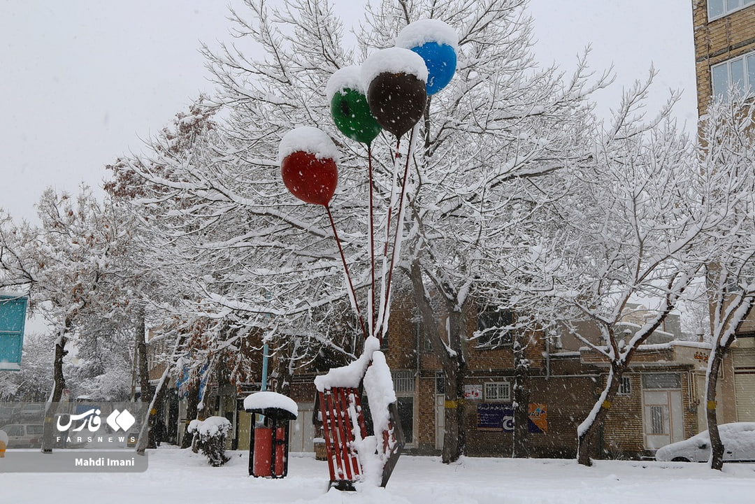 عکس/ خودنمایی زمستان با بارش اولین برف در اهر