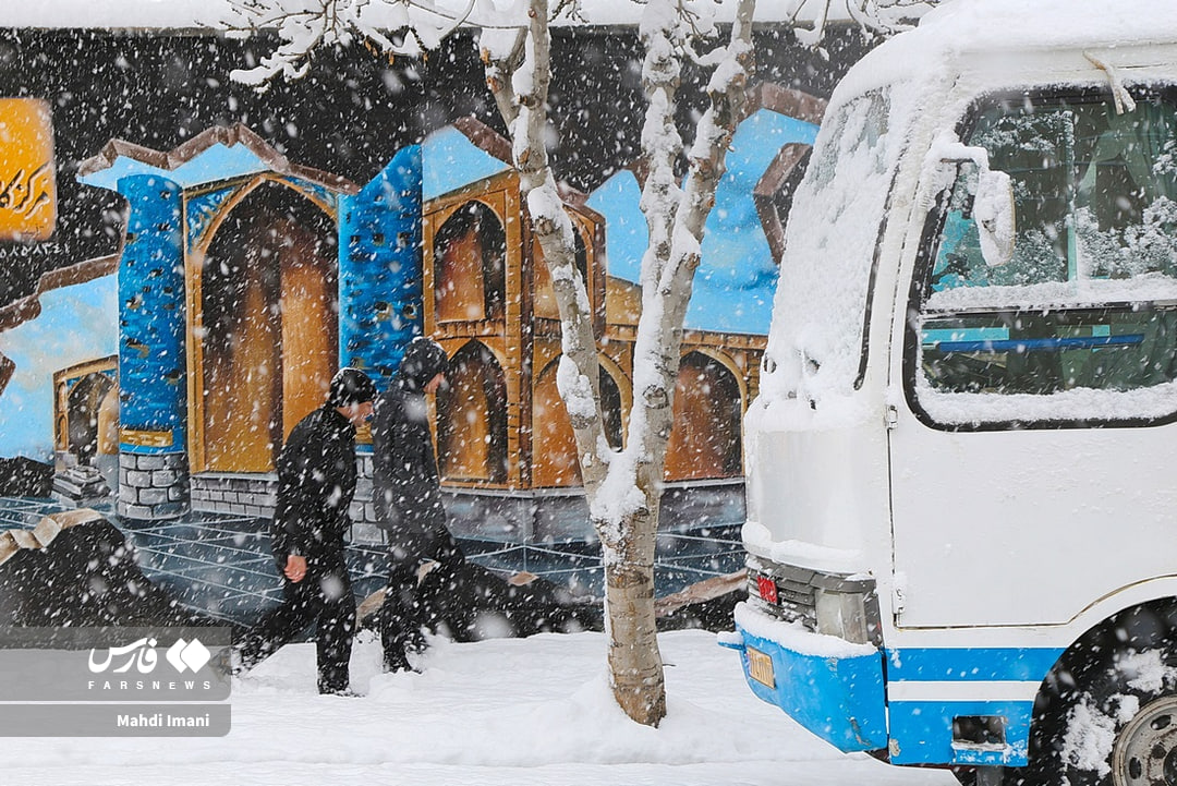 عکس/ خودنمایی زمستان با بارش اولین برف در اهر