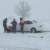 بارش برف و کولاک جاده ابهر ـ قیدار را مسدود کرد