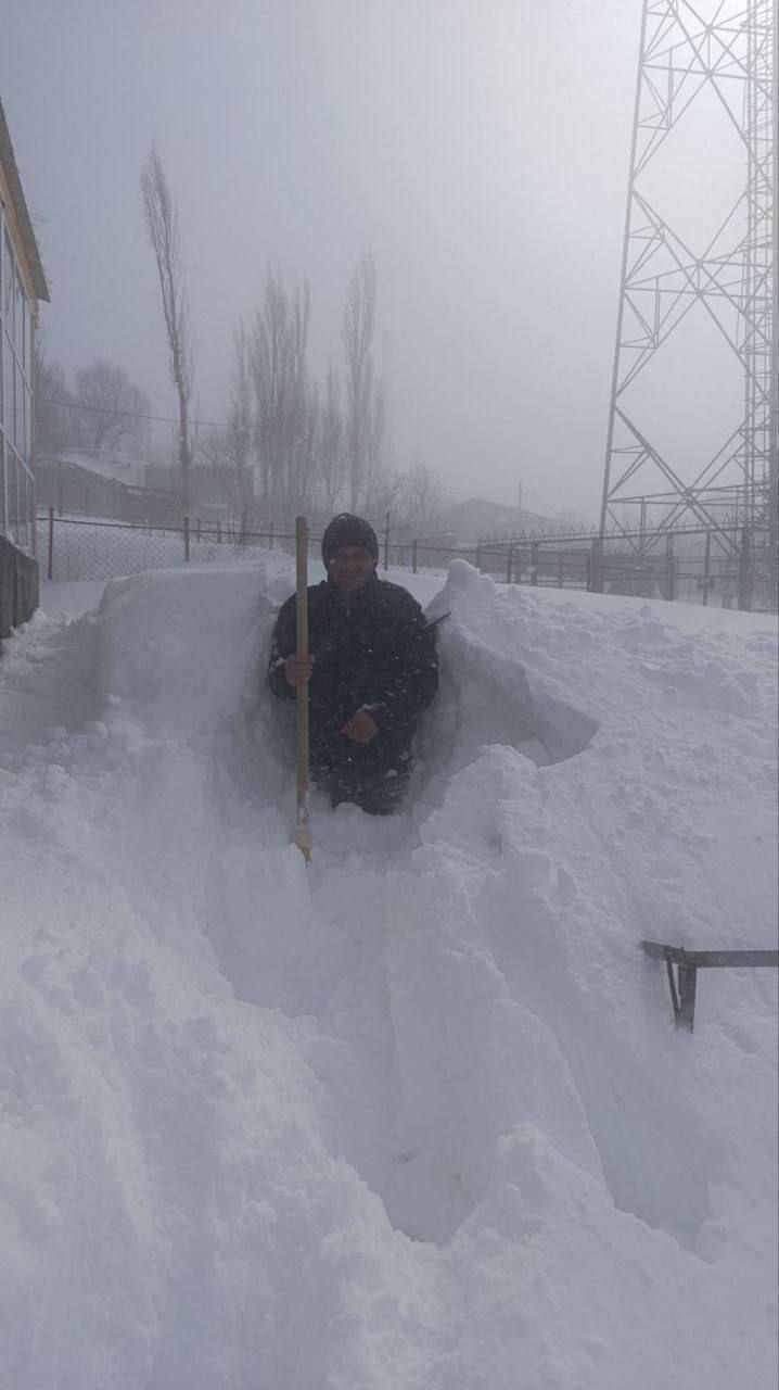 عکس/ حجم برف در روستای مجره خلخال