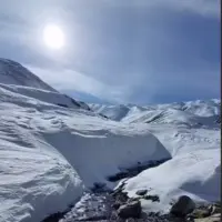 چشمه نهل قله شیرباد خراسان در بهمن ماه