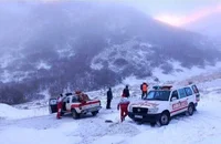 ارتفاع برف در جاده‌های کوهستانی مازندران به بیش از یک متر رسید!