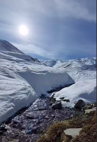 چشمه نهل قله شیرباد خراسان در بهمن ماه