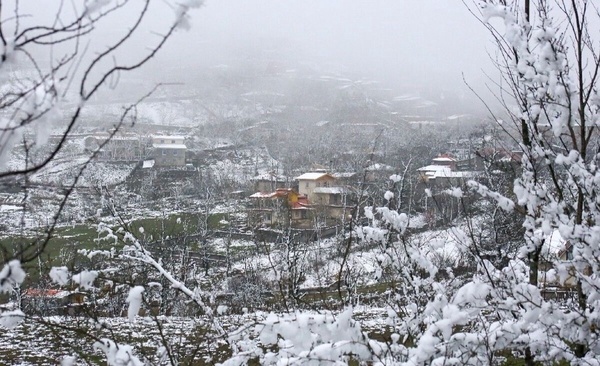 گسترش برف در مناطق میان‌بند مازندران