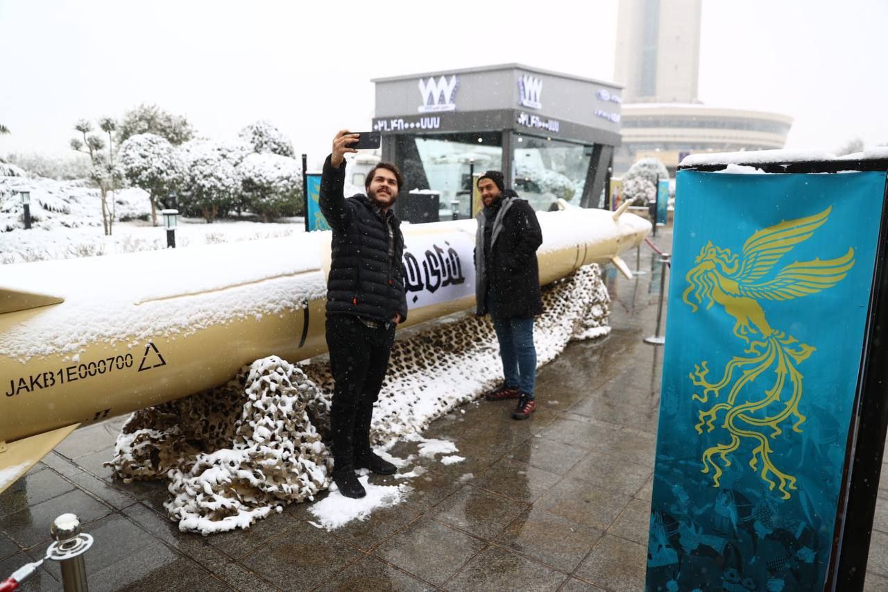 عکس/ حضور موشک خیبر شکن در برج میلاد همزمان با اکران فیلم «خدای جنگ»