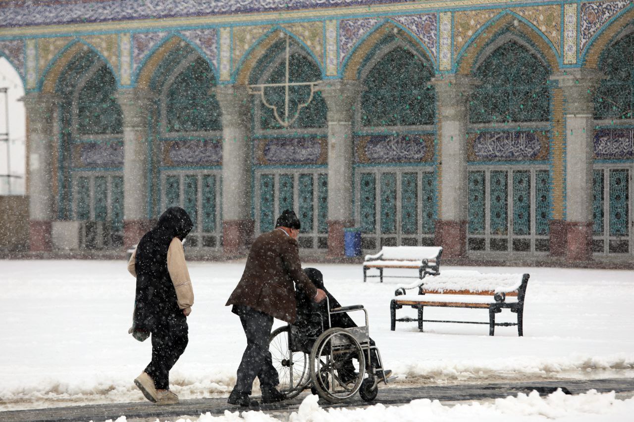 عکس/ حال‌وهوای برفی مسجد جمکران در آستانه نیمه شعبان