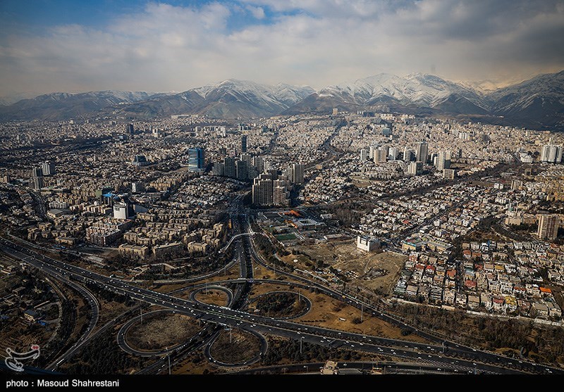 عکس/ مانور هواپیماهای فوق سبک بر فراز برج میلاد