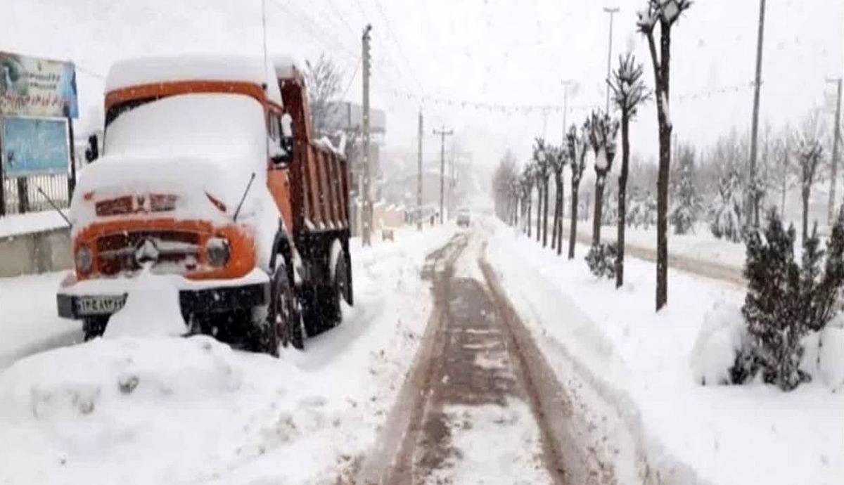 انسداد محور کیاسر به سمنان به علت کولاک و یخبندان