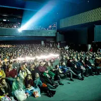 عکس/ استقبال تماشاگران از جشنواره فیلم فجر در سینماهای مشهد