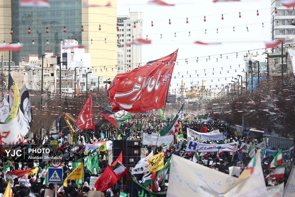 عکس/ ایران زیر سایۀ پرچم امام رضا(ع)؛ راهپیمایی باشکوه یوم الله ۲۲ بهمن در مشهد