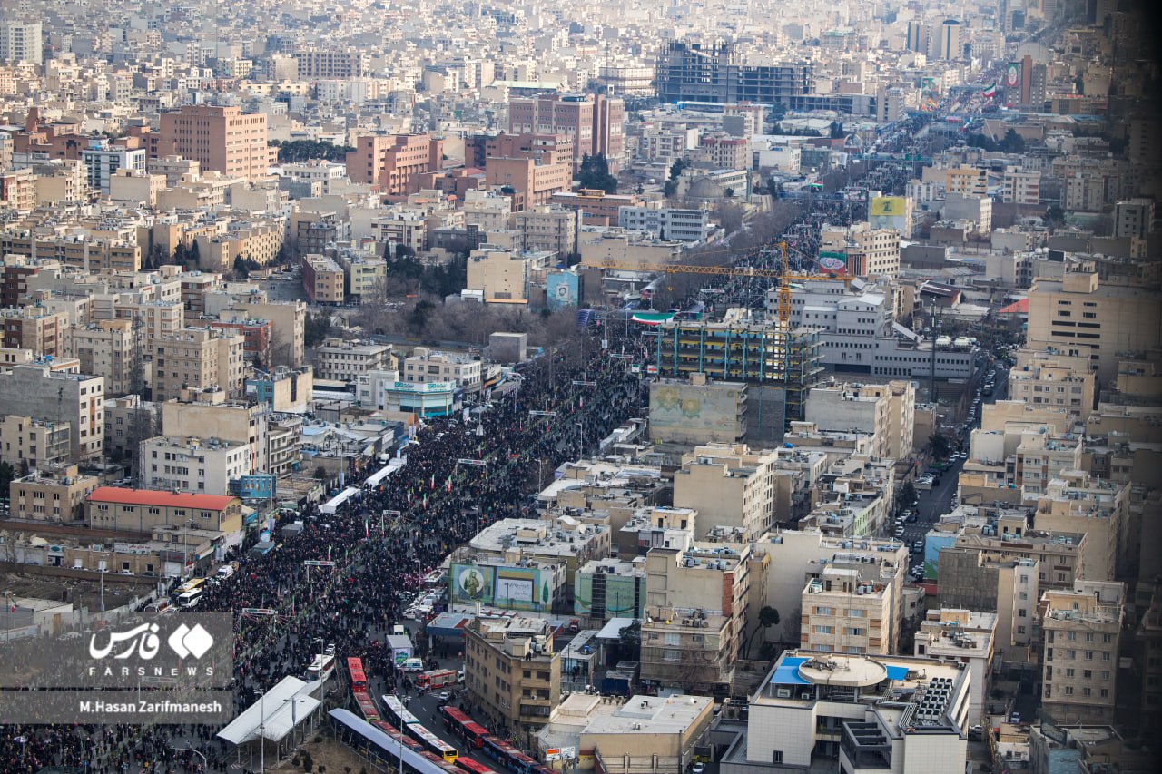 عکس/ دریای حضور مردم تهران در جشن انقلاب از نمای بالا