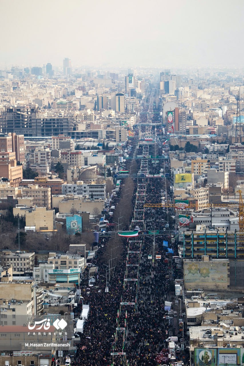 عکس/ دریای حضور مردم تهران در جشن انقلاب از نمای بالا