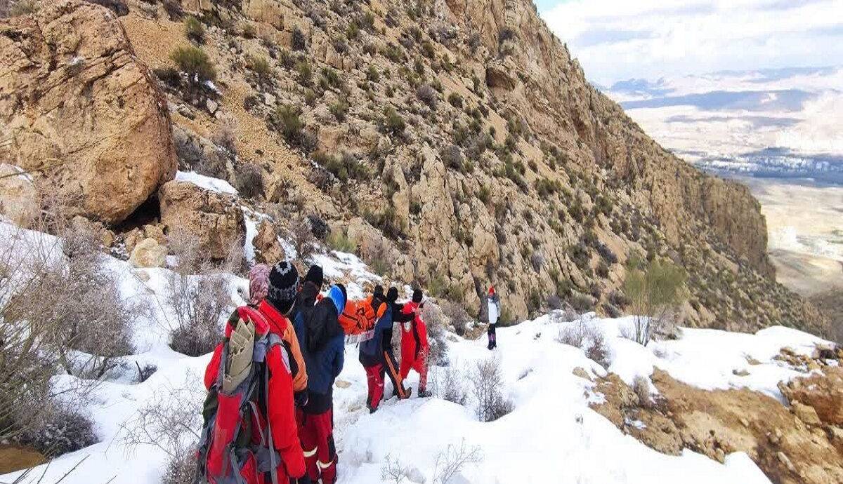 عملیات امدادگران اردبیلی برای نجات کوهنوردان گیلانی ادامه دارد