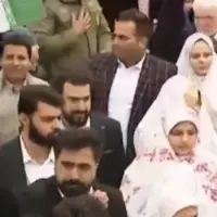 لحظه ورود ۴۶۰ عروس و داماد به جشن پیروزی انقلاب 