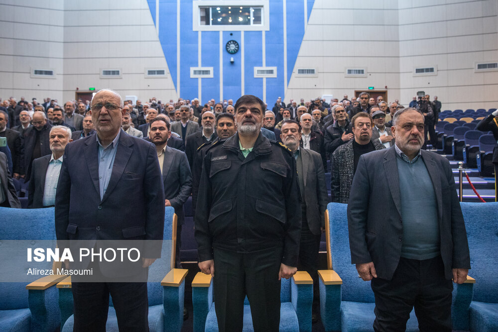 گردهمایی سروقامتان انقلاب اسلامی