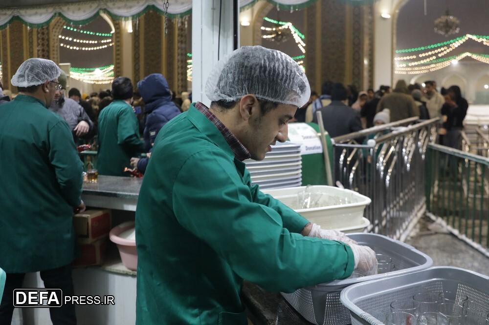  حضور جمعی از نخبگان جوان کشور در چایخانه رضوی