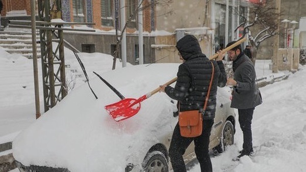 ثبت ۶۰ حادثه مربوط به برف و لغزندگی در مشهد