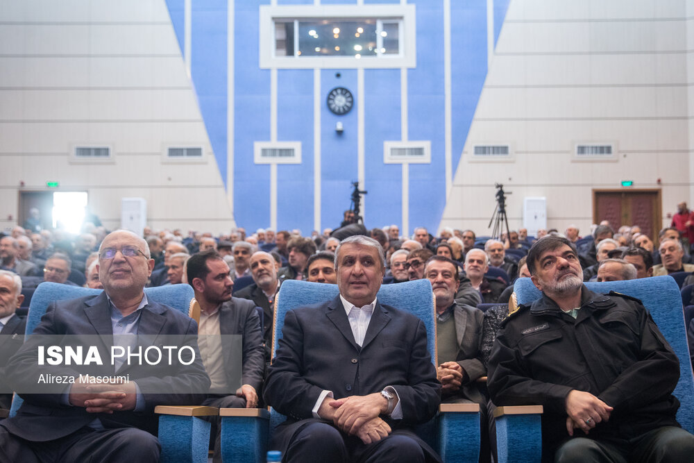 گردهمایی سروقامتان انقلاب اسلامی