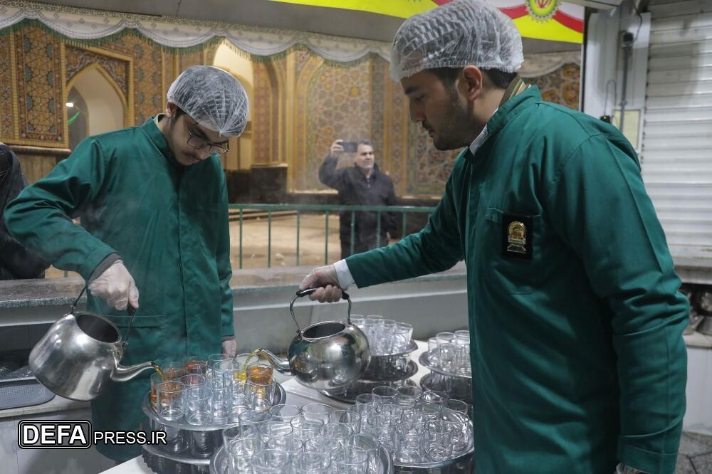  حضور جمعی از نخبگان جوان کشور در چایخانه رضوی