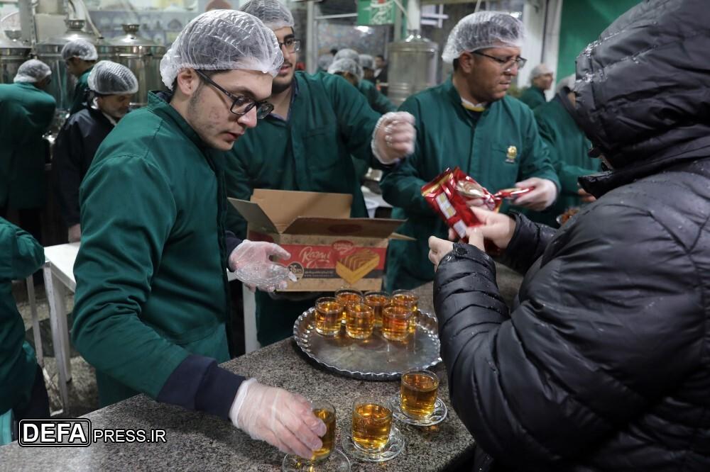  حضور جمعی از نخبگان جوان کشور در چایخانه رضوی