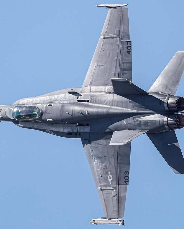 تصاویر نزدیک از جت جنگنده F-18 Hornet