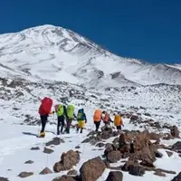 یکی از کوهنوردان مفقودی دماوند زنده پیدا شد