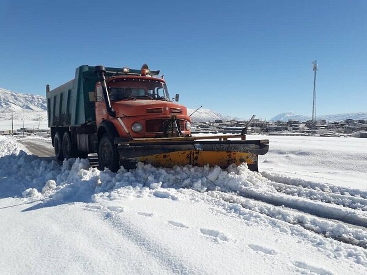 برف‌روبی راه ارتباطی ۲۱۲ روستای زنجان