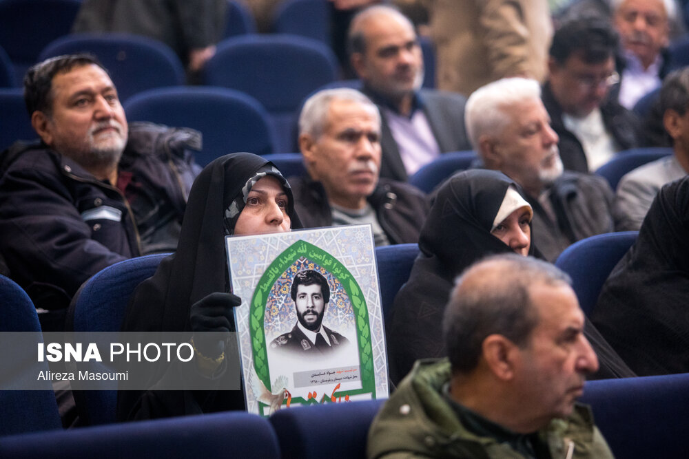 گردهمایی سروقامتان انقلاب اسلامی