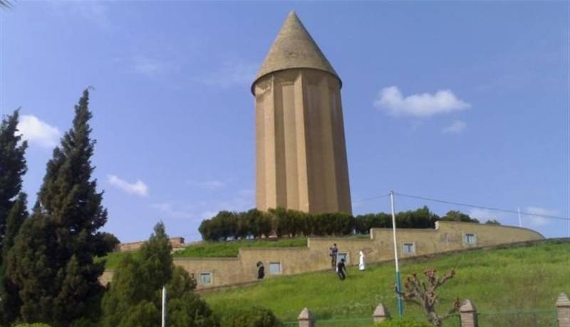 شرایط برج جهانی قابوس خوب نیست؛ ترک روی برج افتاد!