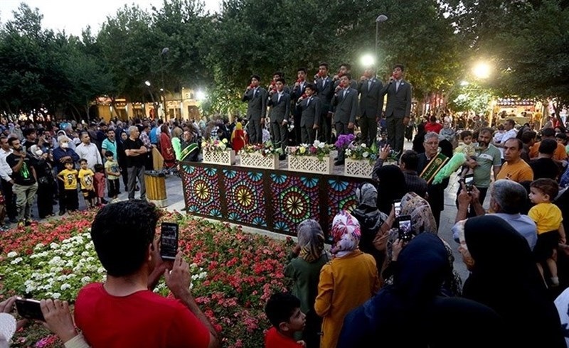 جشن بزرگ 2 کیلومتری منجی در گذر فرهنگی چهارباغ اصفهان