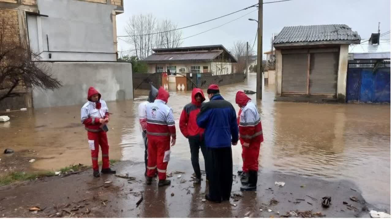 امدادرسانی به سیل زدگان در رشت