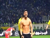 خوشحالی میلاد زکی پور مقابل هواداران، پس از گل سوم سپاهان به پرسپولیس