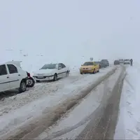 جاده‌های استان مرکزی باز اما برفی و لغزنده است