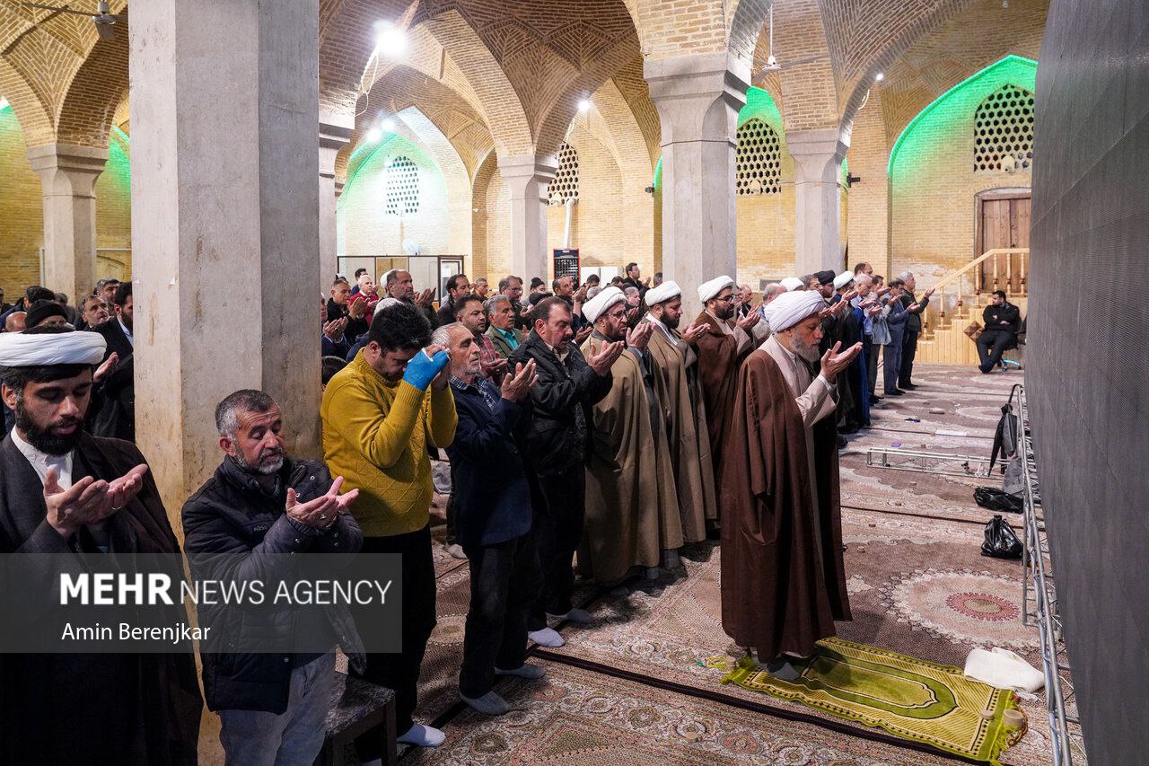 محفل قرآنی امام‌زمانی‌ها در مسجد جمکران